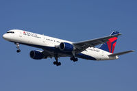 N6705Y @ LAX - Delta Air Lines N6705Y (FLT DAL2083) from Hartsfield-Jackson Atlanta Int'l (KATL) on short-final to RWY 25L.