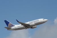 N14613 @ KFLL - Boeing 737-500 - by Mark Pasqualino