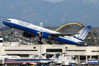 N589UA @ LAX - United Airlines N589UA (FLT UAL69) departing RWY 25R enroute to Lihue (PHLI) - Kauai, Hawaii. - by Dean Heald