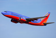 N482WN @ LAX - Southwest Airlines N482WN (FLT SWA3219) climbing out from RWY 25R enroute to Nashville Int'l (KBNA). - by Dean Heald