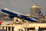 N532UA @ LAX - United Airlines N532UA (FLT UAL28) departing RWY 25R enroute to John F Kenndy Int'l (KJFK).