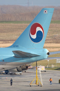 HL7605 @ LOWW - Korean Air 747-400