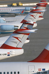 OE-LVM @ LOWW - Austrian Airlines F100 - by Andy Graf-VAP