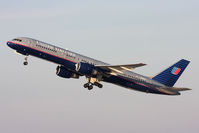 N559UA @ LAX - After a 2 hr 18 min delay, United Airlines Flight 26 climbs out from RWY 25R enroute to John F Kennedy Int'l (KJFK).