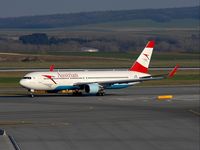 OE-LAE @ VIE - Taxiing to RWY 16 for a flight from VIE to DXB - by Patrick Radosta