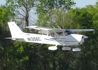 N1306C @ DTN - Landing on runway 14 at the Shreveport Downtown airport. - by paulp