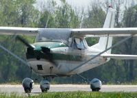 N8006L @ DTN - Taxiing to 14 on taxiway Foxtrot at the Shreveport Downtown airport. - by paulp
