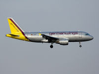 D-AKNP @ VIE - Approaching RWY 16 at VIE - by P. Radosta - www.austrianwings.info