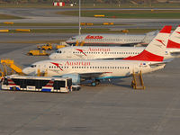 OE-LNM @ VIE - Passengers will disembark in a few minutes