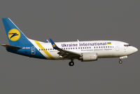 UR-GAU @ VIE - Ukraine International Airlines Boeing 737-5Y0(WL)