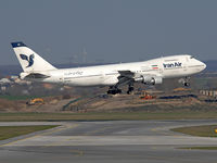 EP-IAH @ VIE - Final approach RWY 16 for this 32 yr old veteran on its flight from THR to VIE - by P. Radosta - www.austrianwings.info