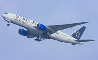 N218UA @ EBBR - Star Alliance scheme as another gift of this glorious day at Brussels. Climbing from rwy 25T. - by Philippe Bleus