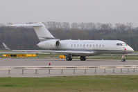 C-GPPI @ VIE - Skyservice Aviation Bombardier Globalexpress - by Thomas Ramgraber-VAP