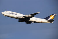 D-ABTE @ IAD - Departing KIAD for Frankfurt.