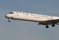 OY-KHP @ EBBR - arrival of flight SK593 to rwy 25L