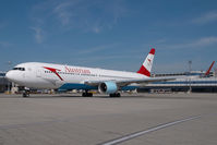 OE-LAE @ VIE - Austrian Airlines Boeing 767-300 - by Yakfreak - VAP