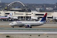 N3739P @ KLAX - Boeing 737-800 - by Mark Pasqualino
