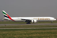 A6-ECD @ VIE - Emirates Boeing 777-31H(ER)