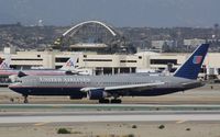 N669UA @ KLAX - Boeing 767-300 - by Mark Pasqualino