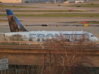 N812FR @ KSTL - HEADING TO RUNWAY