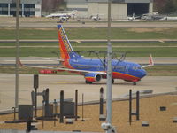 N726SW @ KSTL - HEADING TO TERMINAL
