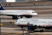 N660AW @ KPHX - N660AW