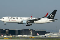 OE-LAY @ LOWW - impressive new winglets - by Gerhard Vysocan