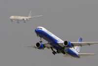 N522UA @ KLAX - Departing LAX on 25R