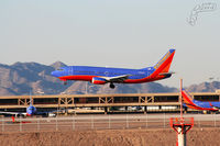 N323SW @ KPHX - 737