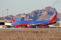 N612SW @ KPHX - 737