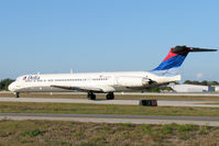 N913DL @ KSRQ - Delta NNC