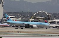 HL7598 @ KLAX - Boeing 777-200ER - by Mark Pasqualino