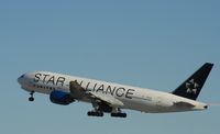 N218UA @ KLAX - Boeing 777-200
