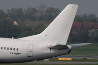 LY-AWF @ VIE - Boeing 737-522 - by Juergen Postl