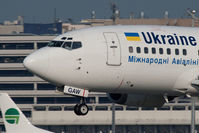 UR-GAW @ VIE - Boeing 737-5Y0