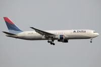 N186DN @ EDDF - Delta B767 at short final RW07L - by FBE