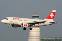HB-IPU @ LOWW - HB-IPU @ Vienna Airport