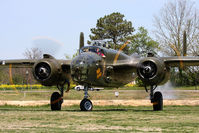 N7947C @ 42VA - 1944 North American B-25J N7947C Wild Cargo turning to perform pre-takeoff tasks prior to departure on RWY 29.
