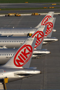 OE-LEK @ LOWW - NIKI A319 - by Andy Graf-VAP