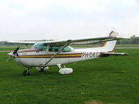PH-DKG @ EHBD - Cessna C172P Skyhawk PH-DKG Luchtvaartbedrijf de Kempen - by Alex Smit