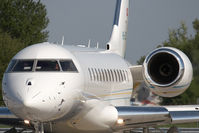 HB-JEY @ LOWW - Comlux BD-700