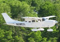 N66031 @ DTN - About to touch down on runway 14 at the Shreveport Downtown airport. - by paulp