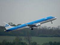 PH-EZB @ VIE - It seems that KLM replaced its 737 with Embraer Jets on the flights from AMS to VIE - by P. Radosta - www.austrianwings.info