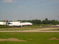 N423US @ KCLT - 737 - by Connor Shepard
