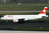 HB-IJI @ DUS - visitor - by Wolfgang Zilske