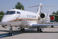 OE-HNL @ VIE - Bombardier BD 100 Challenger 300 - by Thomas Ramgraber-VAP