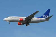LN-TUF @ EGLL - SAS B737 on approach to London Heathrow