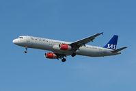 LN-RKK @ EGLL - SAS A321 on approach to London Heathrow - by Terry Fletcher