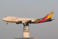 HL7436 @ LOWW - Asiana 747-400 - by Andy Graf-VAP