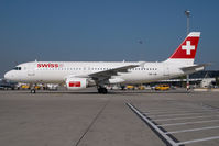 HB-IJB @ VIE - Swiss Airbus A320